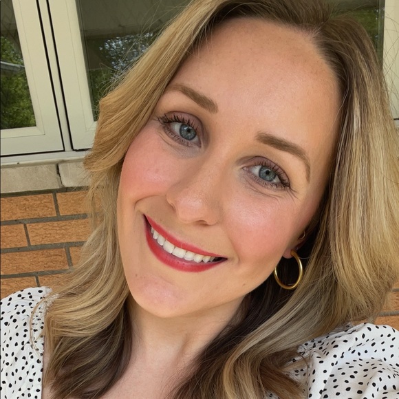 Meet your Posher, Erika - Picture 1 of 1